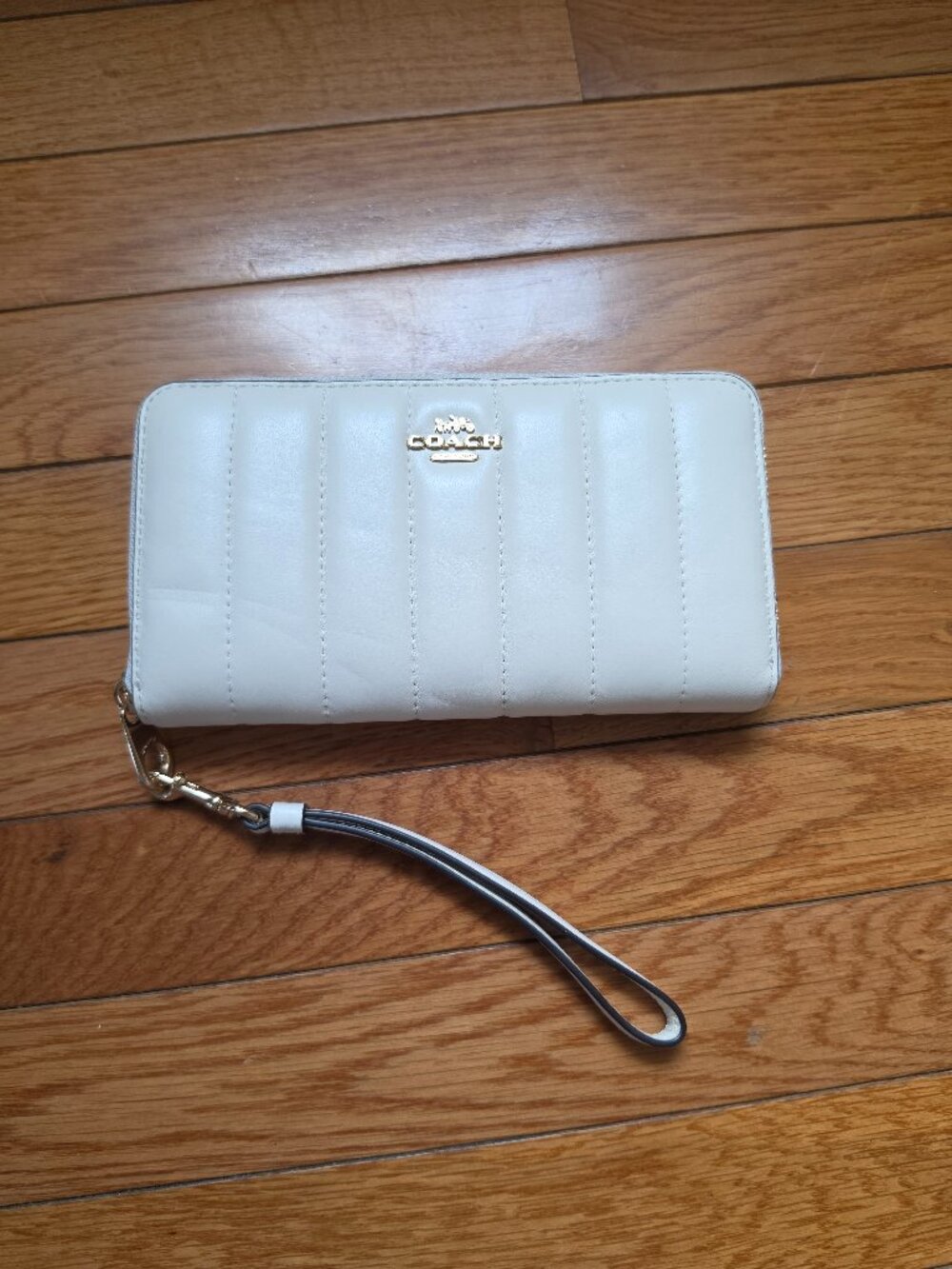 Coach Accordion Zip Wallet White Quilted Nappa Leather